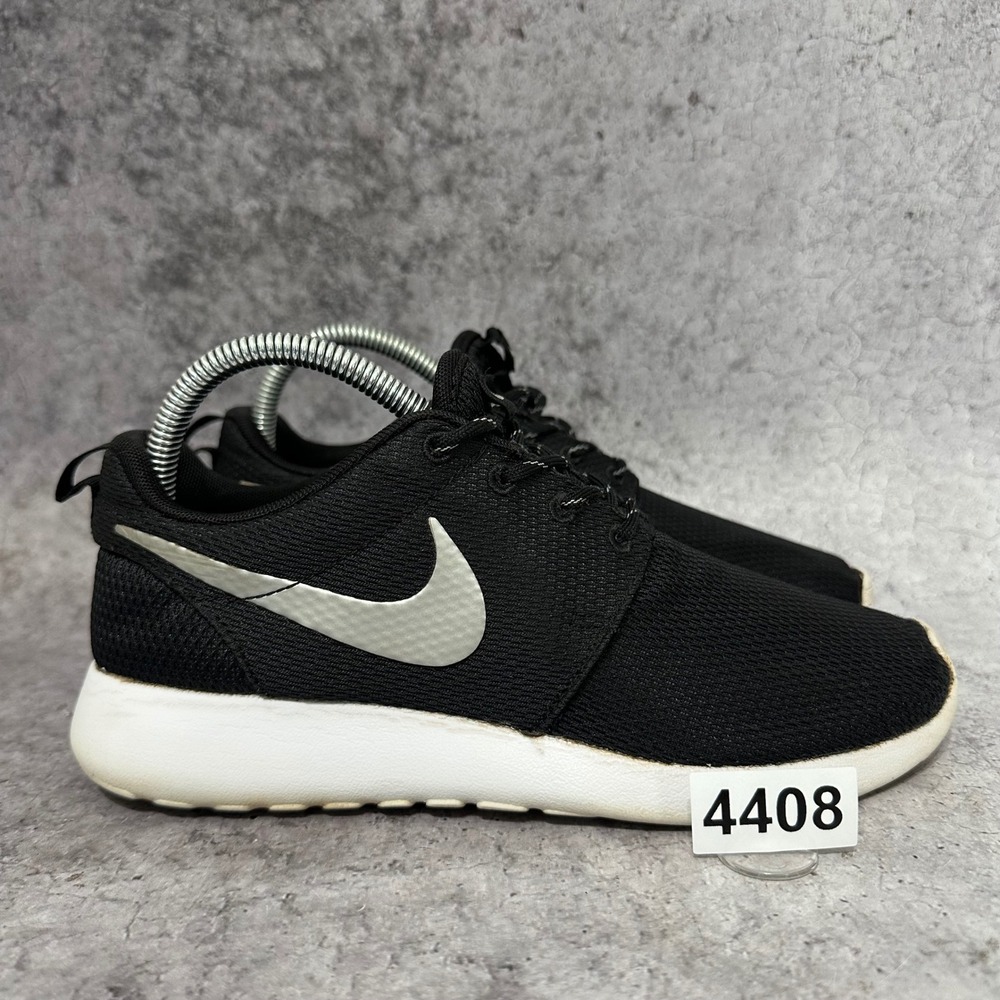 Nike Roshe One Sneakers Womens 7.5 Black Metallic Platinum White 511882-094